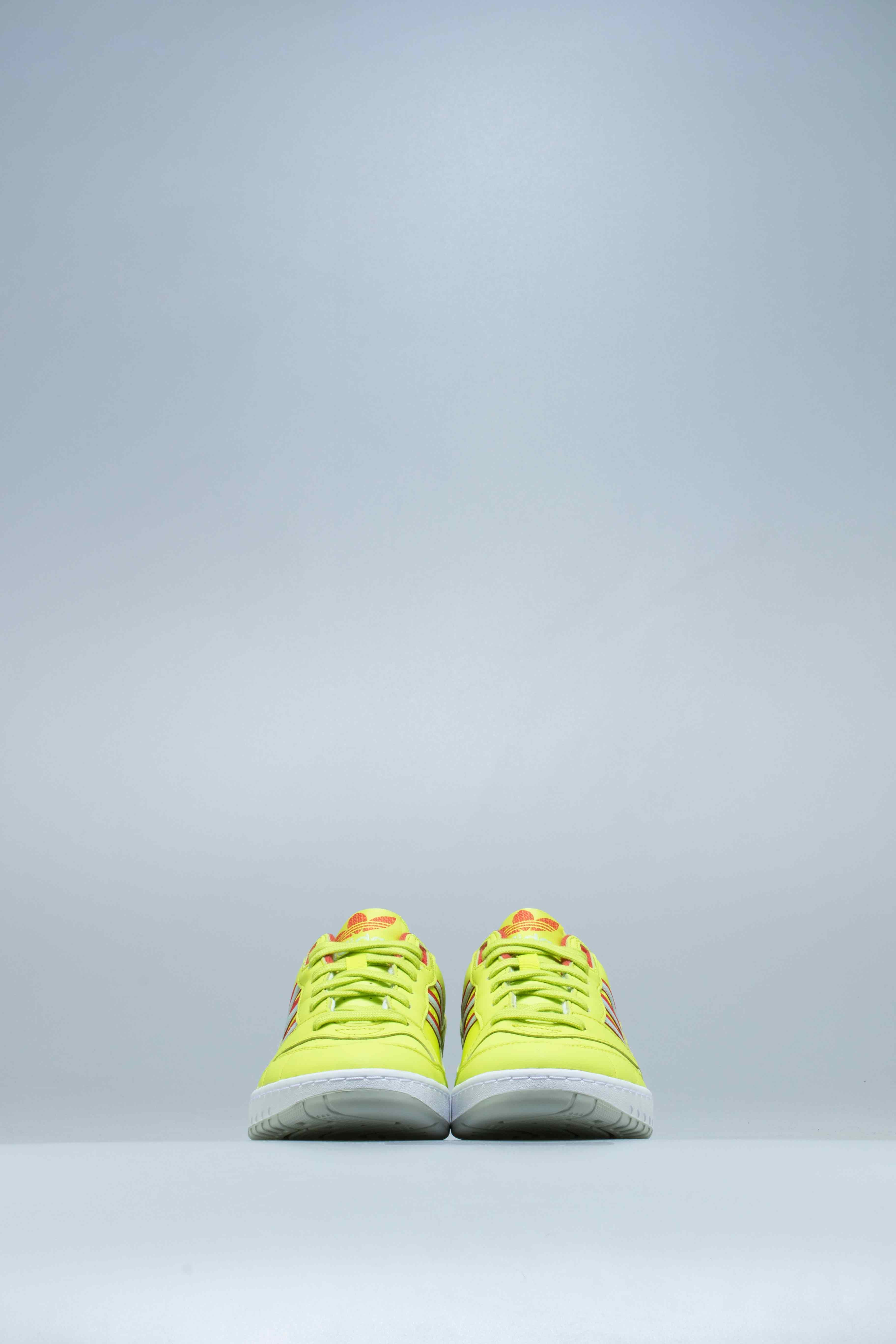 AR Trainer Mens Shoe Semi Solar Yellow Lush Red Green
