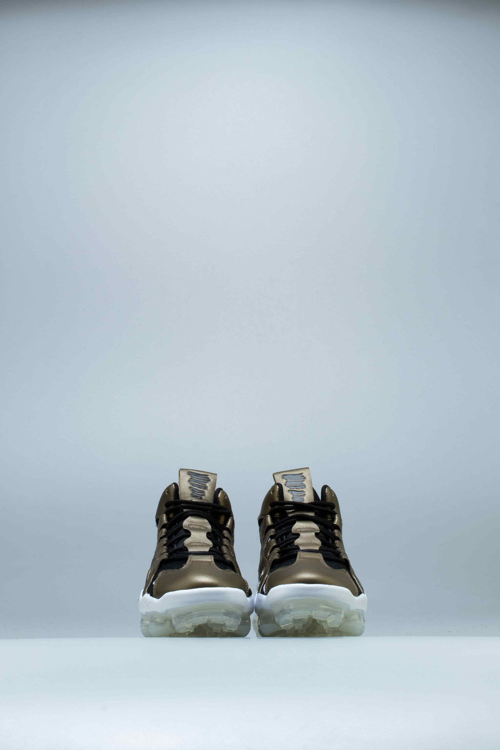 Vapormax Gliese Mens Shoe Metallic Field White Black