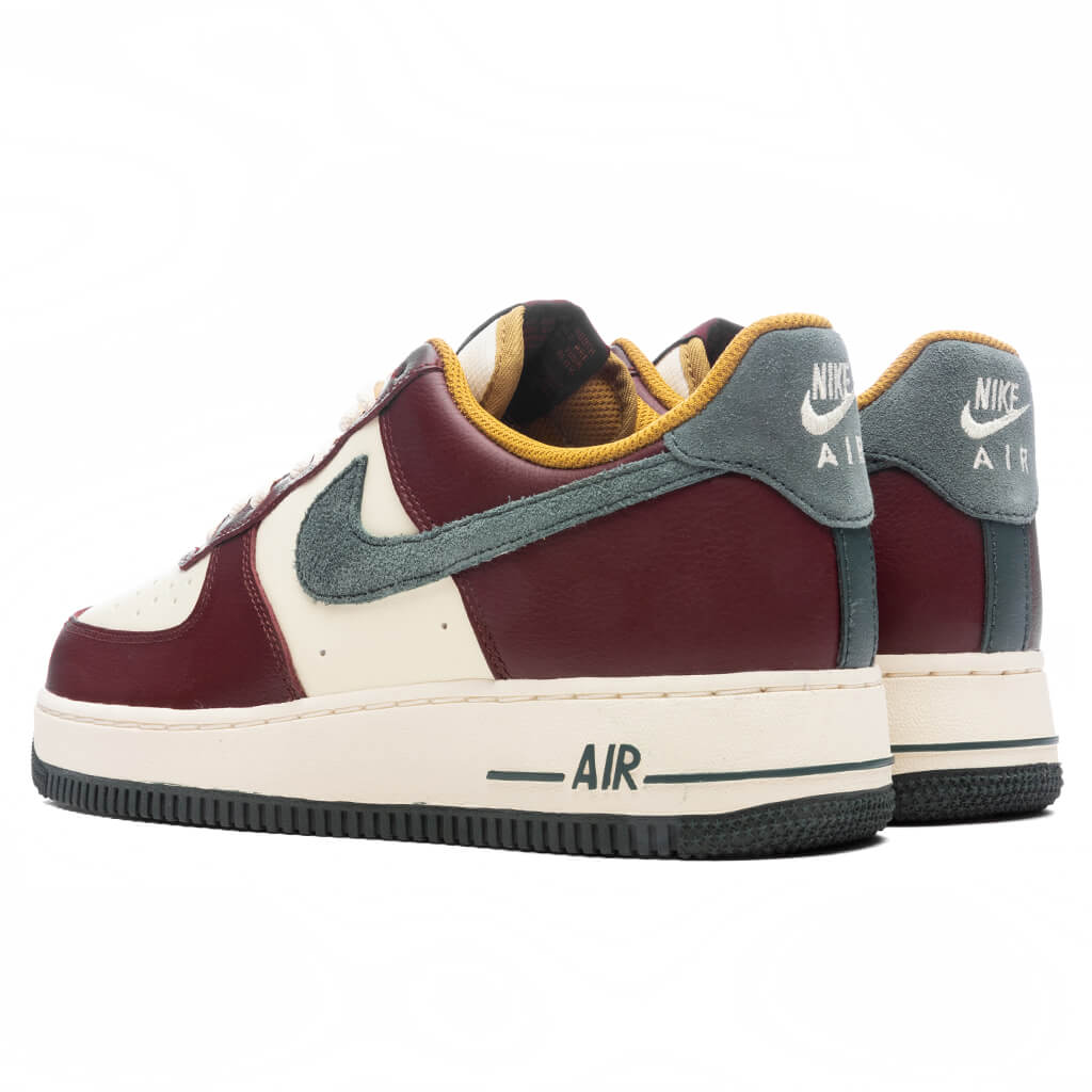 Air Force 1 07 Lv8 Coconut Milk Vintage Green Dark Team Red