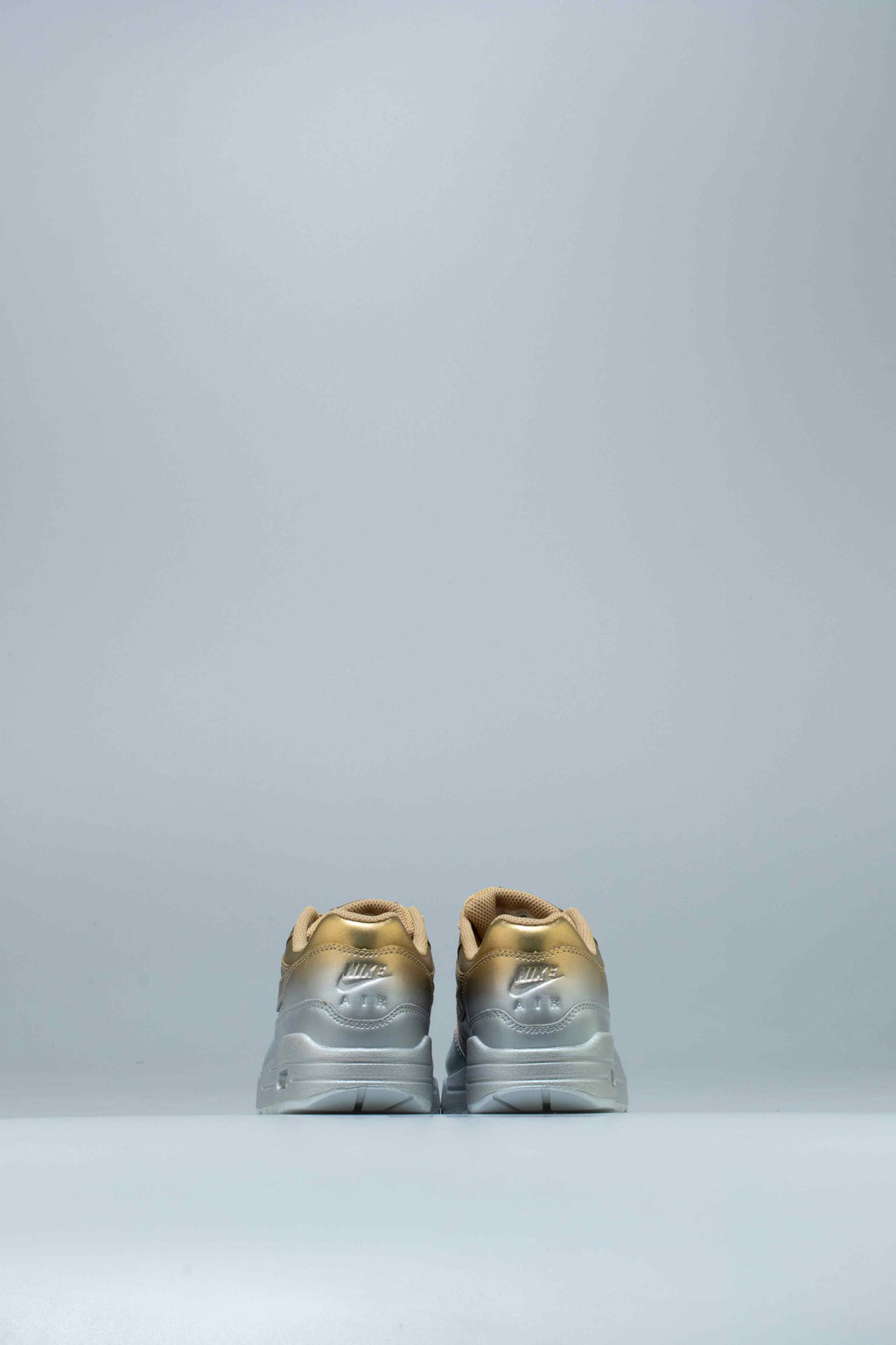 Air Max 1 LX Spray Paint Womens Shoe Metallic Silver Metallic Gold