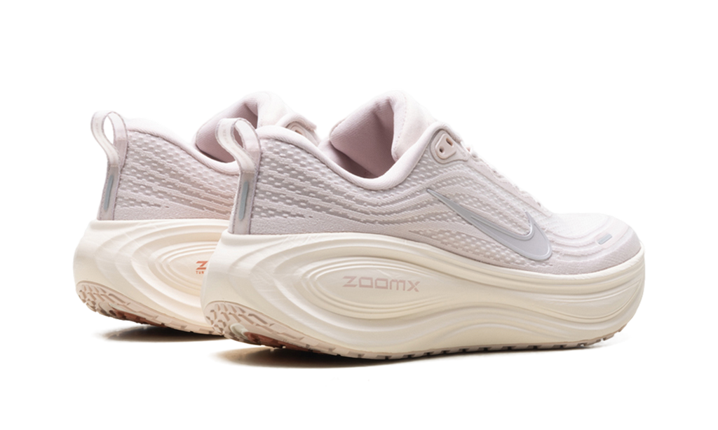 Vomero Plus WMNS"Silt Red Stardust" HV8154 605